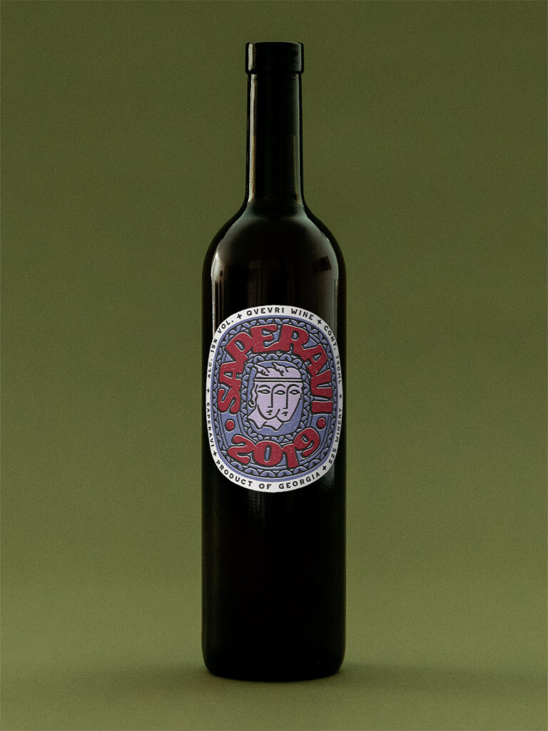 Eine Flasche Naturwein Saperavi Rotwein