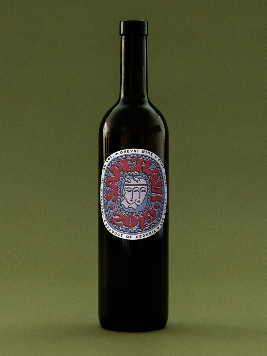 Eine Flasche Naturwein Saperavi Rotwein